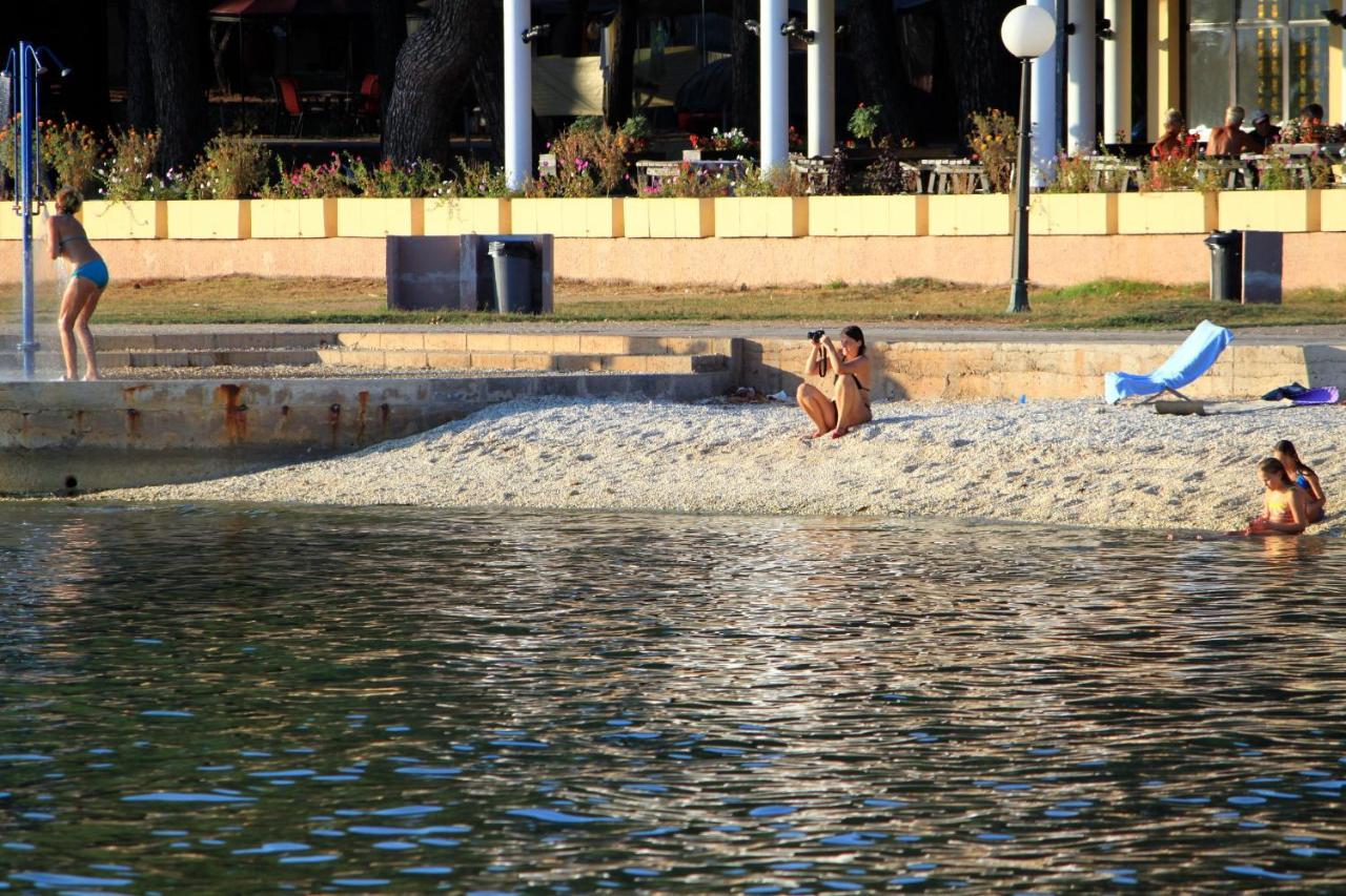 Family Friendly Apartments With A Swimming Pool Valbandon, Fazana - 2201 Štinjan Esterno foto