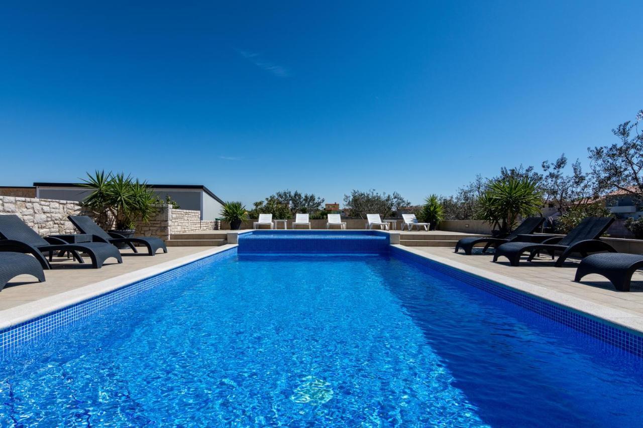Family Friendly Apartments With A Swimming Pool Valbandon, Fazana - 2201 Štinjan Esterno foto