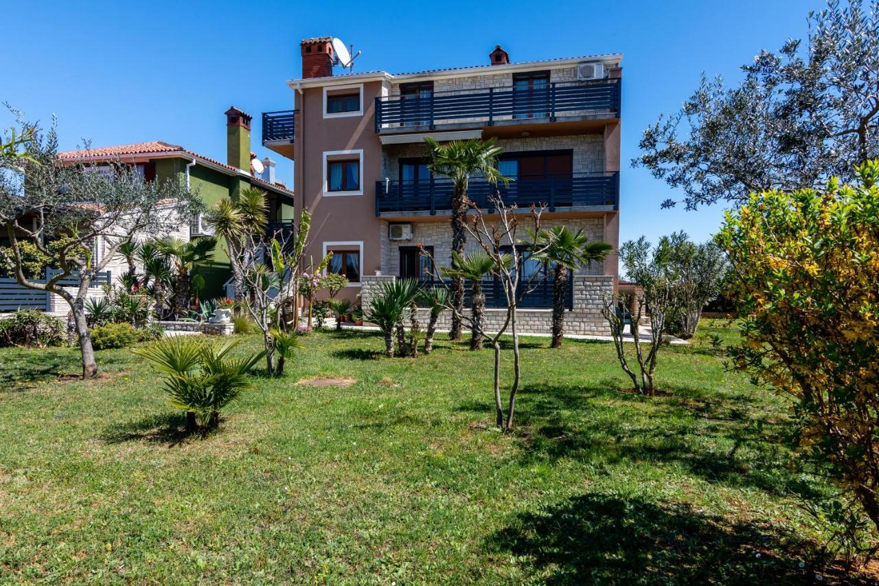Family Friendly Apartments With A Swimming Pool Valbandon, Fazana - 2201 Štinjan Esterno foto