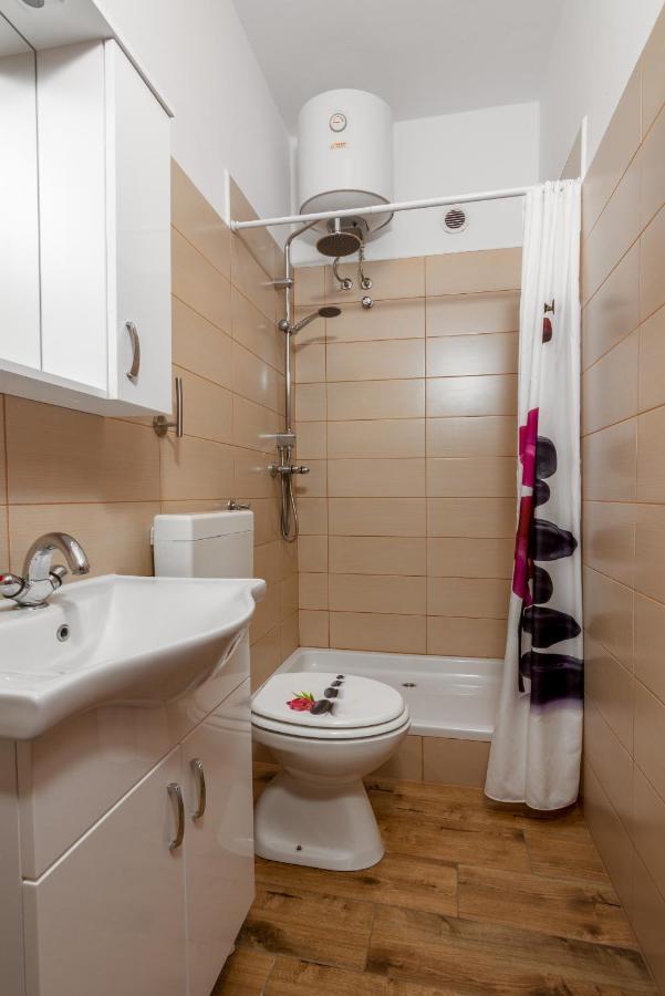 Family Friendly Apartments With A Swimming Pool Valbandon, Fazana - 2201 Štinjan Esterno foto