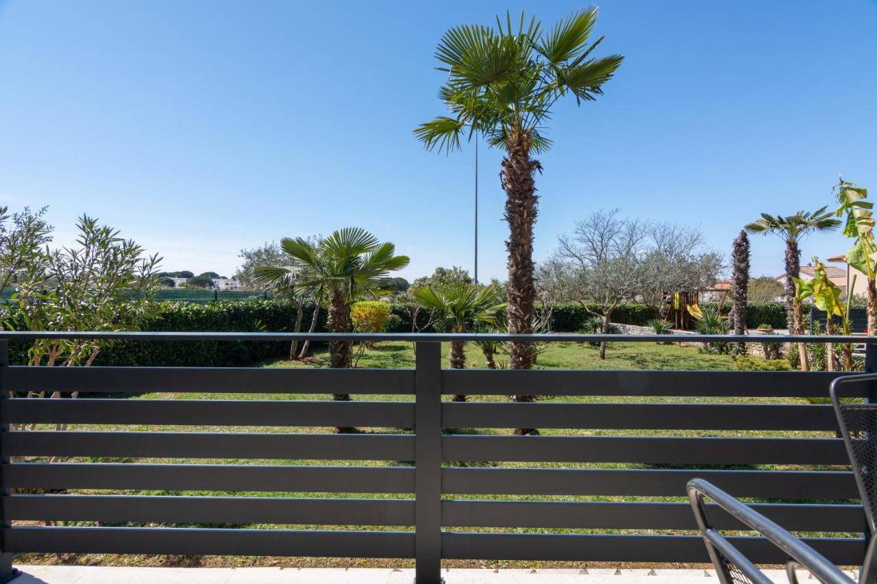 Family Friendly Apartments With A Swimming Pool Valbandon, Fazana - 2201 Štinjan Esterno foto