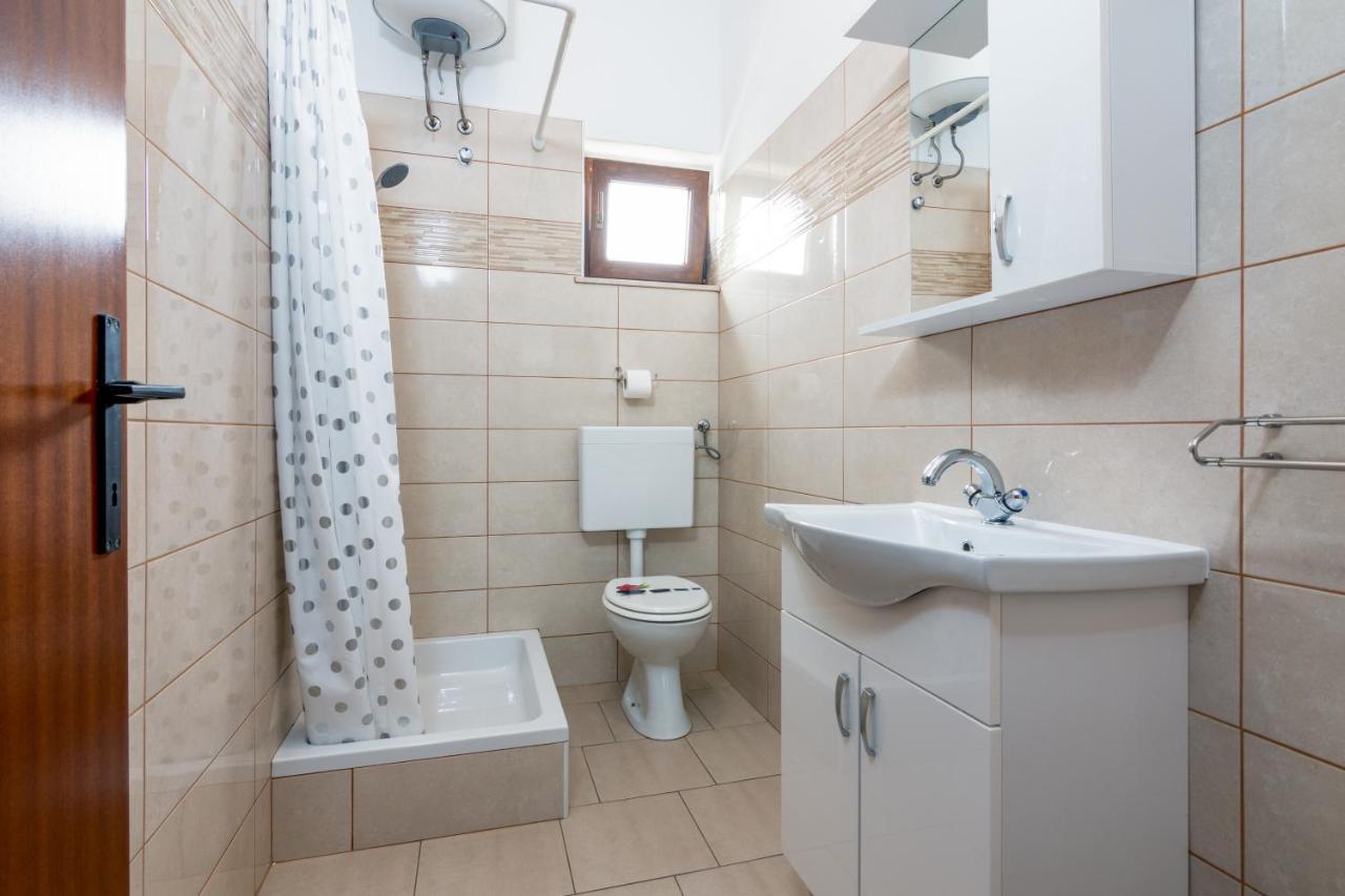 Family Friendly Apartments With A Swimming Pool Valbandon, Fazana - 2201 Štinjan Esterno foto