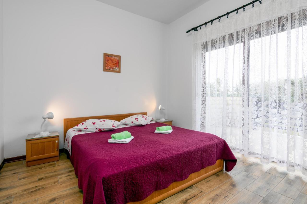 Family Friendly Apartments With A Swimming Pool Valbandon, Fazana - 2201 Štinjan Esterno foto