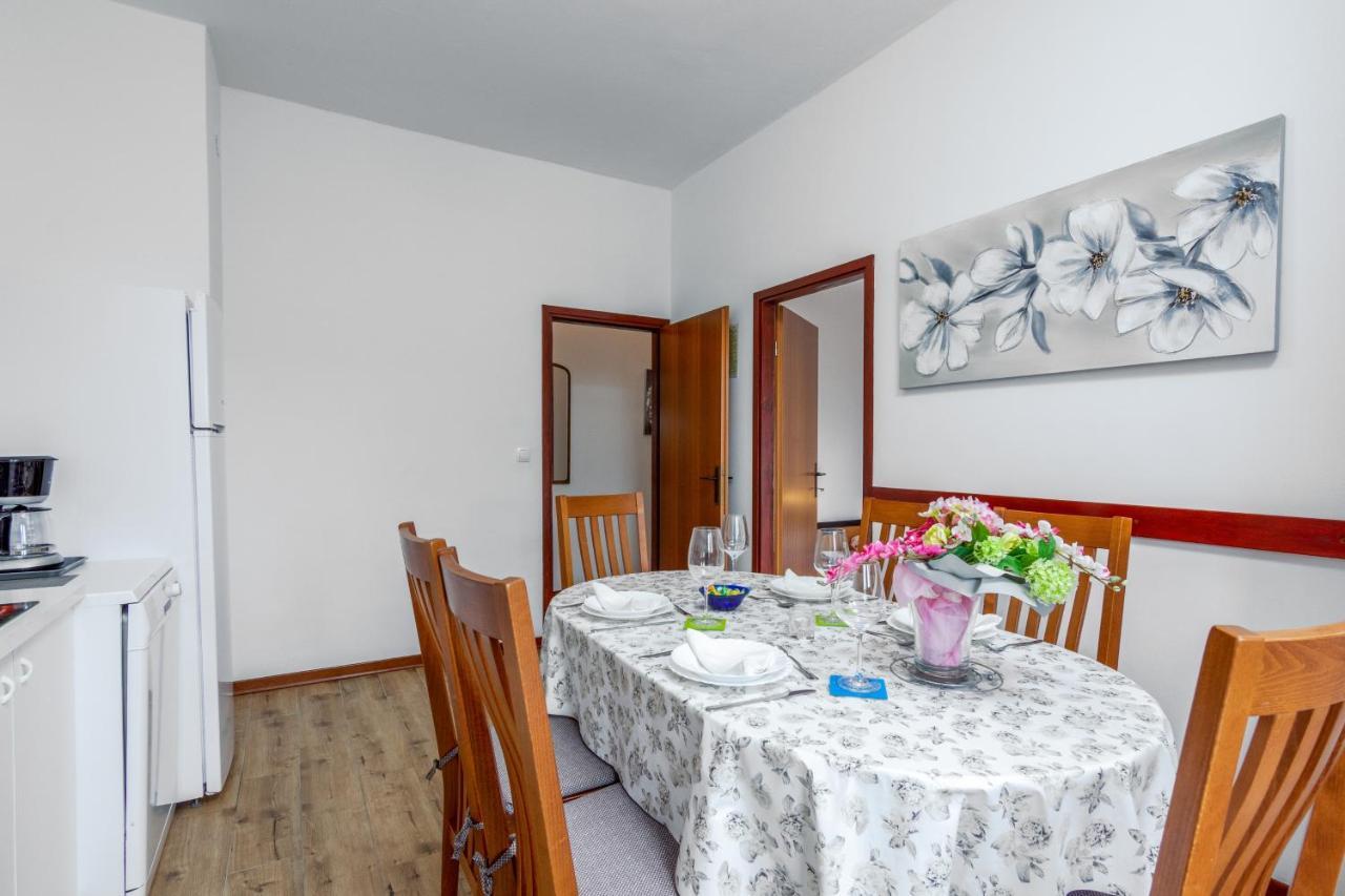 Family Friendly Apartments With A Swimming Pool Valbandon, Fazana - 2201 Štinjan Esterno foto