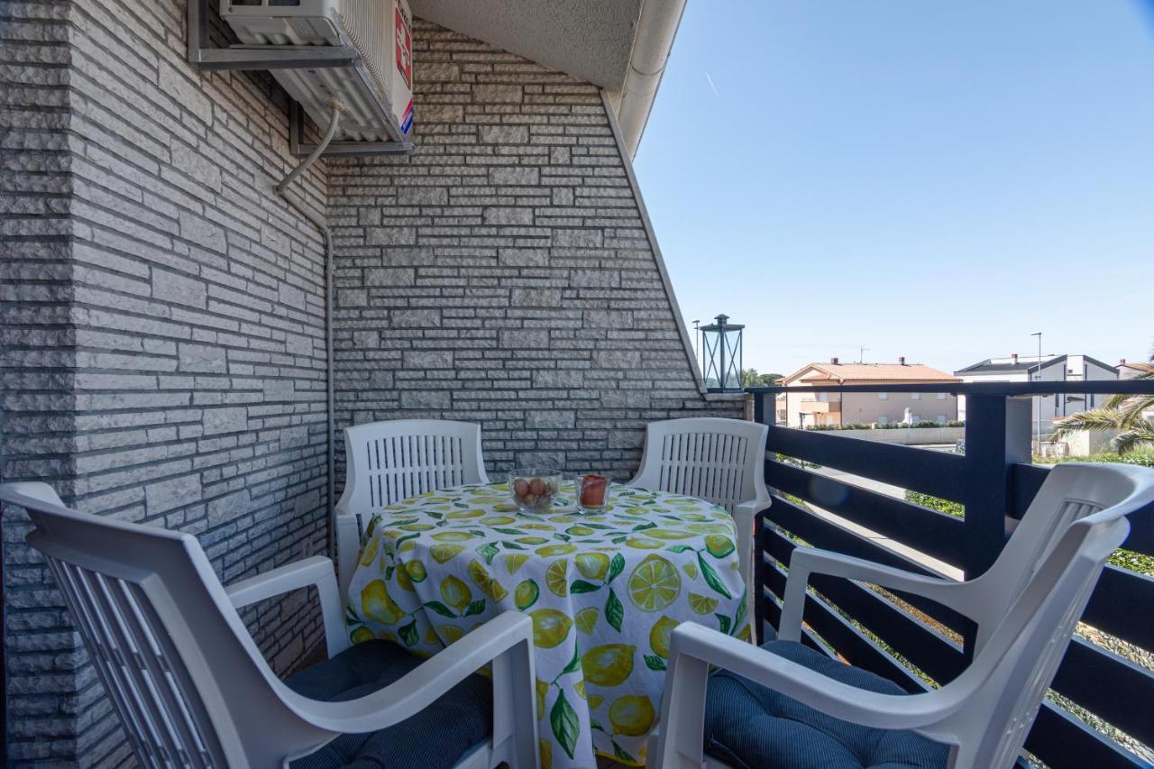Family Friendly Apartments With A Swimming Pool Valbandon, Fazana - 2201 Štinjan Esterno foto