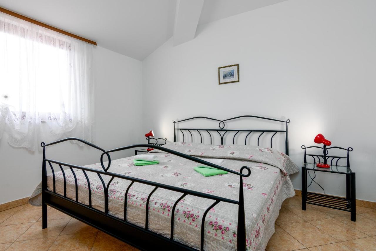 Family Friendly Apartments With A Swimming Pool Valbandon, Fazana - 2201 Štinjan Esterno foto