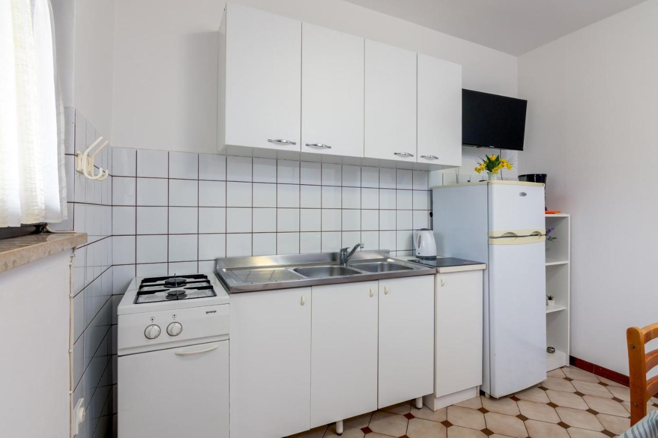 Family Friendly Apartments With A Swimming Pool Valbandon, Fazana - 2201 Štinjan Esterno foto