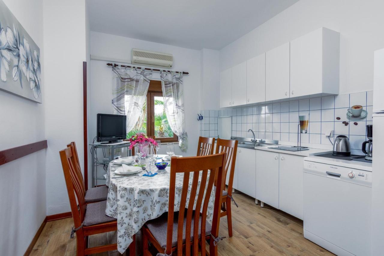 Family Friendly Apartments With A Swimming Pool Valbandon, Fazana - 2201 Štinjan Esterno foto