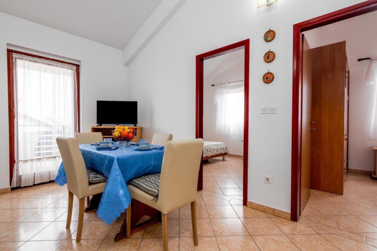 Family Friendly Apartments With A Swimming Pool Valbandon, Fazana - 2201 Štinjan Esterno foto