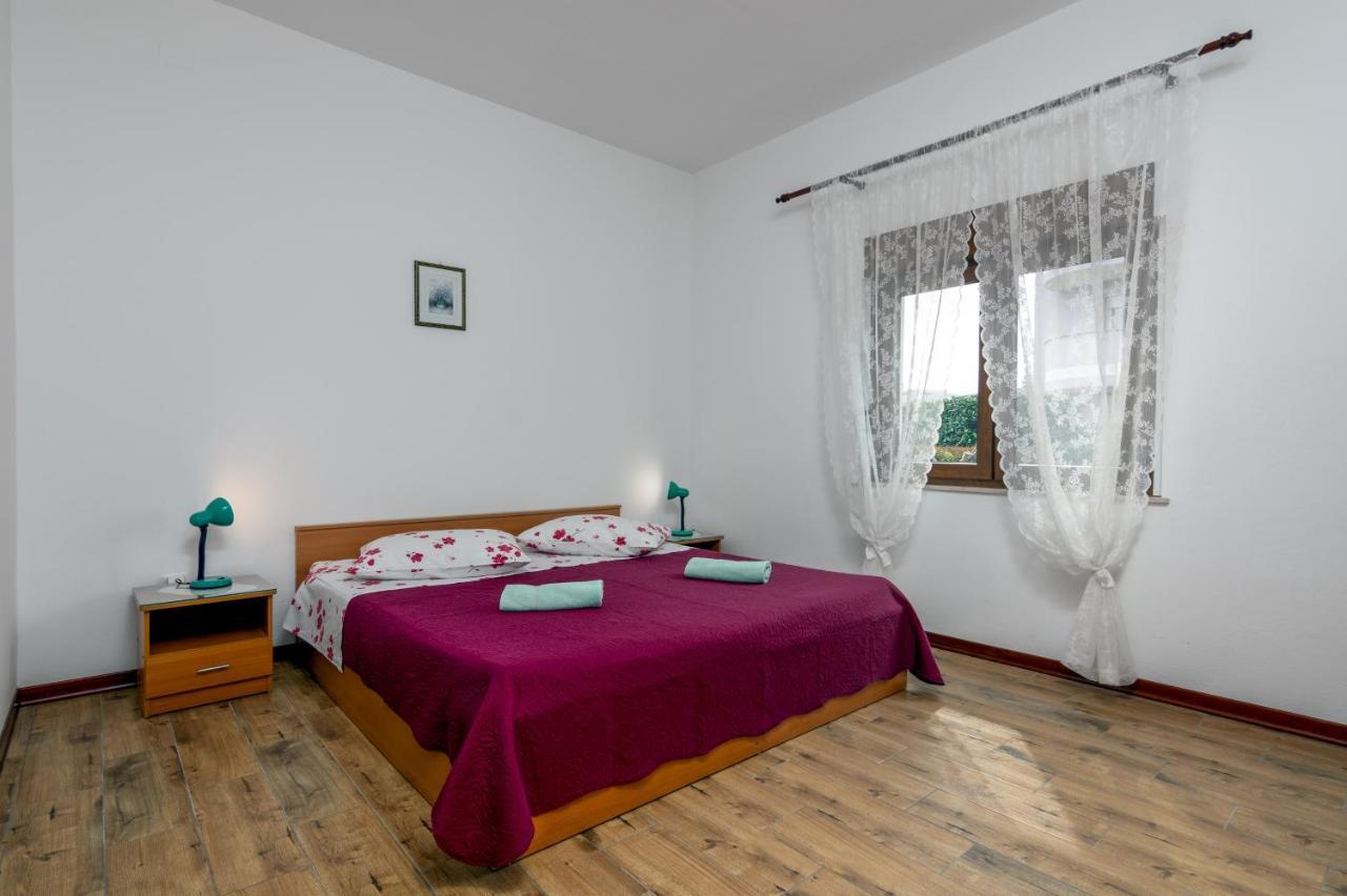 Family Friendly Apartments With A Swimming Pool Valbandon, Fazana - 2201 Štinjan Esterno foto