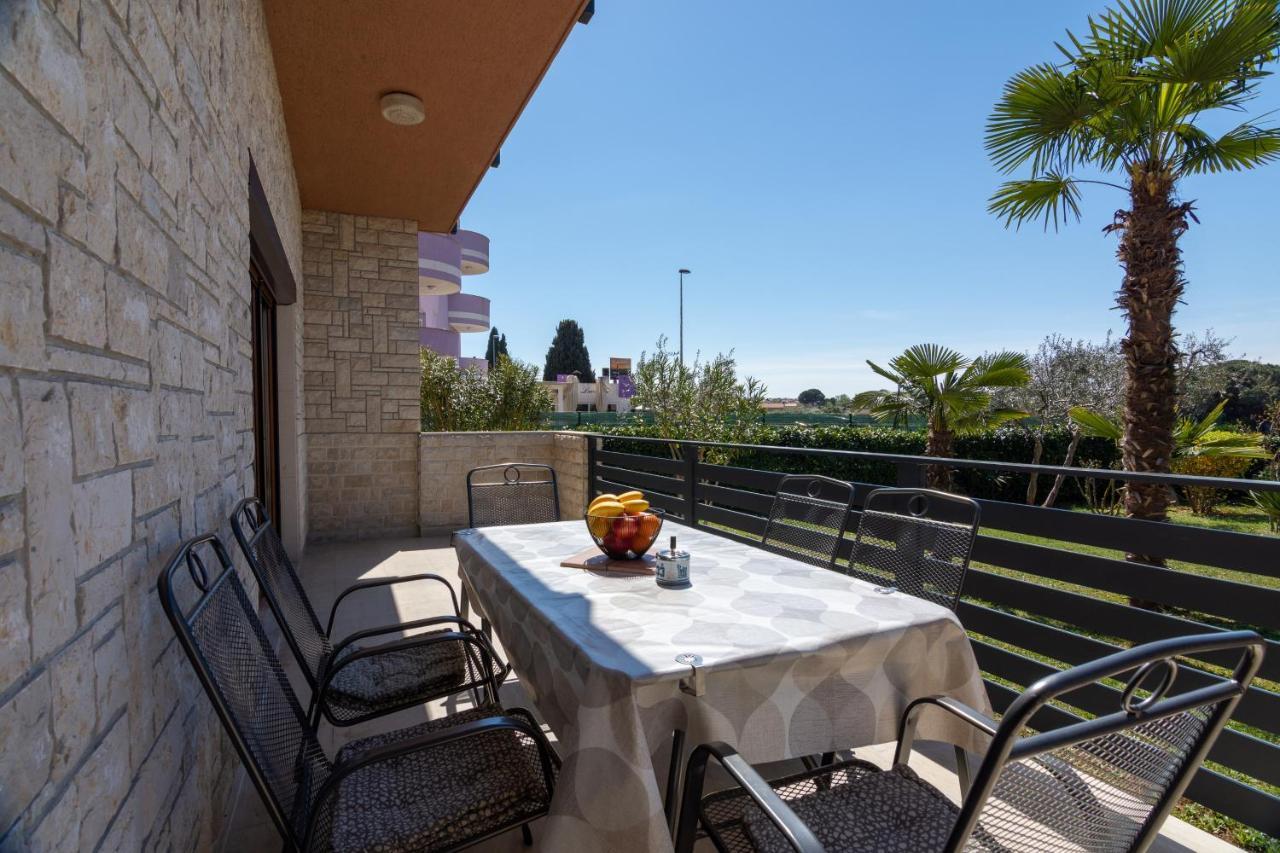 Family Friendly Apartments With A Swimming Pool Valbandon, Fazana - 2201 Štinjan Esterno foto