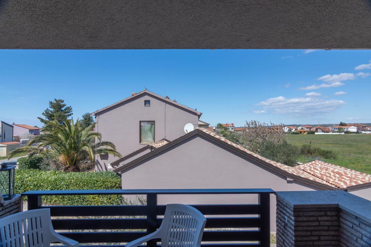Family Friendly Apartments With A Swimming Pool Valbandon, Fazana - 2201 Štinjan Esterno foto